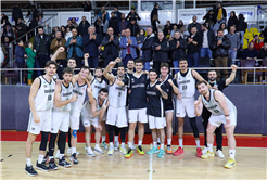 Dev adamlardan kritik galibiyet: 76-65