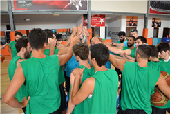 Dev Adamlar Kupa İçin Parkeye İniyor