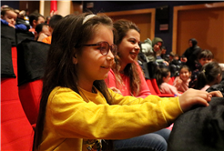 “İki Bavul Dolusu” minikler tarafından ilgiyle izlendi