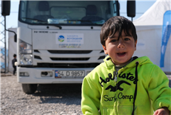 Büyükşehir deprem çocuklarının yüzünde tebessüm oldu
