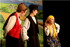 “Zoraki Takip” AKM’de kahkahalarla geçti