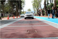 Çark Caddesi rengârenk yüzüyle ilk misafirlerini karşıladı
