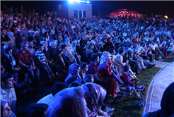 Açık Hava Sahnesi’nde Şiir Akşamı