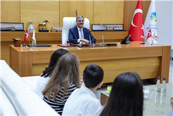 Başkan Alemdar Sakarya’nın LGS şampiyonlarını misafir etti: “Memleketin ve Türkiye’nin geleceği sizlersiniz”