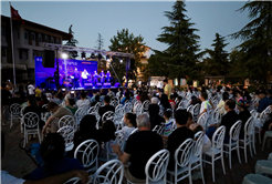 “Yaz Seninle Güzel” konserleri Kocaali ve Sapanca’da unutulmaz bir gece yaşattı