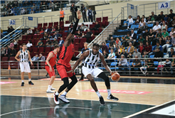 Büyükşehir Anadolu Efes’e konuk oluyor