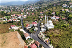 Akyazı’da binlerce kişiyi ilgilendiren asfalt hamlesi: Tablo gibi işlenen yolları sevinçle karşıladılar 