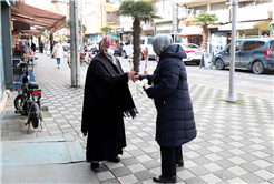 Büyükşehir yine yürekleri ısıttı: Kandilde bir karanfil, bir tebessüm…