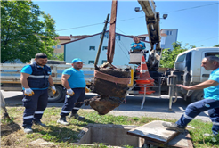 SASKİ’den kanalizasyon ve yağmursuyu hatlarında temizlik: Araç lastiği, beton parçaları…