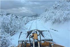 Büyükşehir’den güncel kar raporu: 31 yol açıldı, 4’ünde çalışma sürüyor