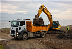 Sapanca Gölü kıyılarında ekosistemi koruyan temizlik çalışması sürüyor