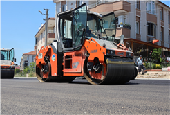 Büyükşehir Karasu’da sahil trafiğini rahatlatacak caddede asfalt çalışmalarına başladı