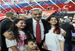 “Gençlerimizin yanında oluyor, onların sporla, sanatla ve eğitimle iç içe büyümesi için gereken desteği sunuyoruz”
