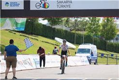 Sakarya'da nefes kesen şampiyona; Genç pedallar zirve için yarıştı