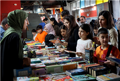 Sakarya Çocuk Edebiyatı Fuarı hafta sonunda doldu taştı