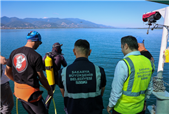 Gölün 25 metre derinindeki su alma hatları dalgıçlar ile temizleniyor