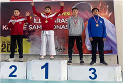 Büyükşehir karate sporcuları madalyaları topladı