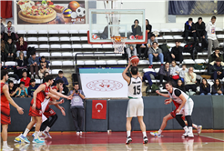 Dev adamlardan kritik galibiyet: 76-65