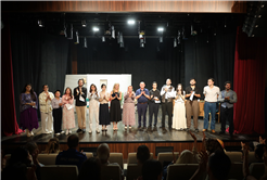 Genç Sahne’den alkış alan final: 6 aylık emek “Kapılar” ile sahneye taşındı
