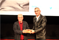 Şiir Seneler Sonra da Olsa Muhatabını Bulur