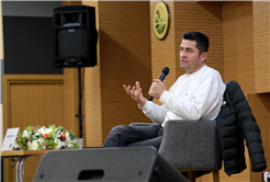 “Edebiyat sadece estetik bir uğraş değildir”