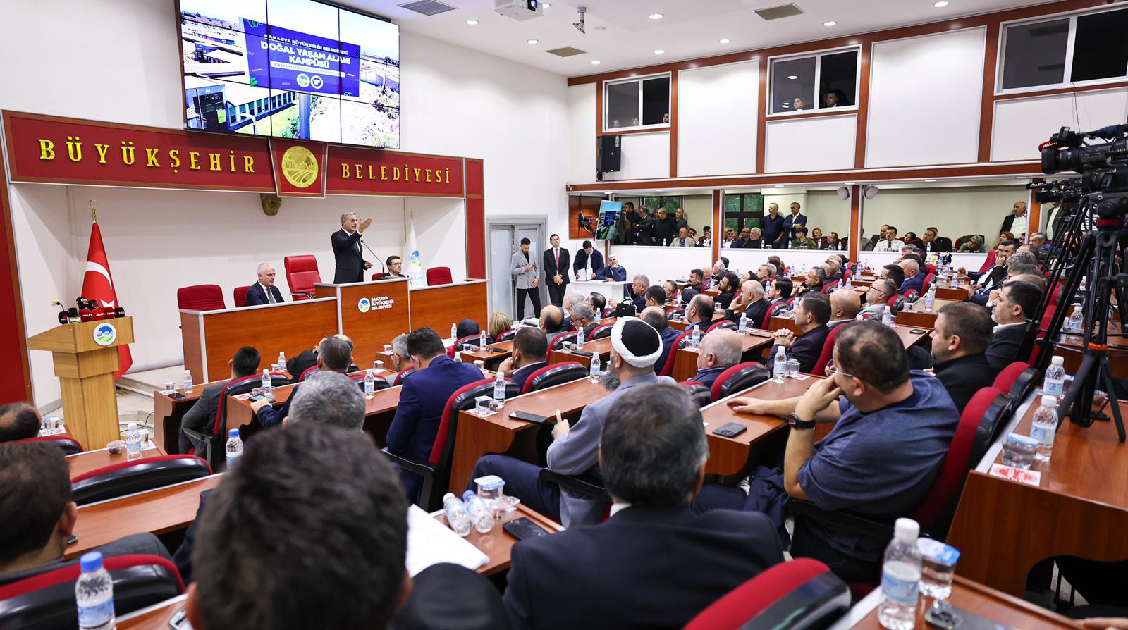 “Aynı anda her alanda yatırım ve hizmeti şehrimizle buluşturuyoruz”