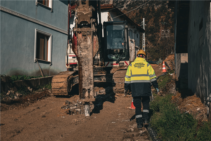 Merkeze 85 kilometre uzaklıktaki Taraklı Alballar’da altyapı dönüşümü başladı