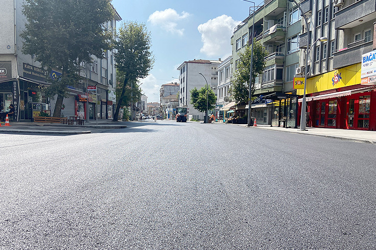 Çeşme Meydanı Caddesi yeni yüzüne kavuştu