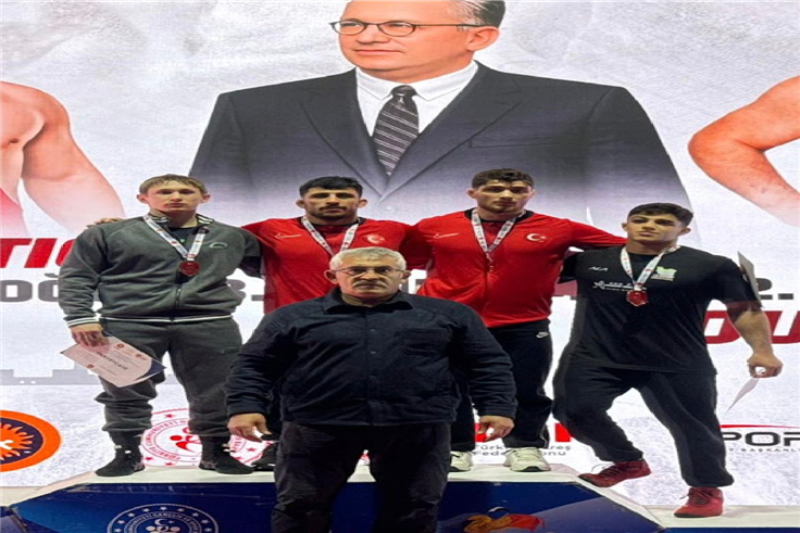 Büyükşehir sporcusu Abdülsamet Antalya’da podyuma çıktı