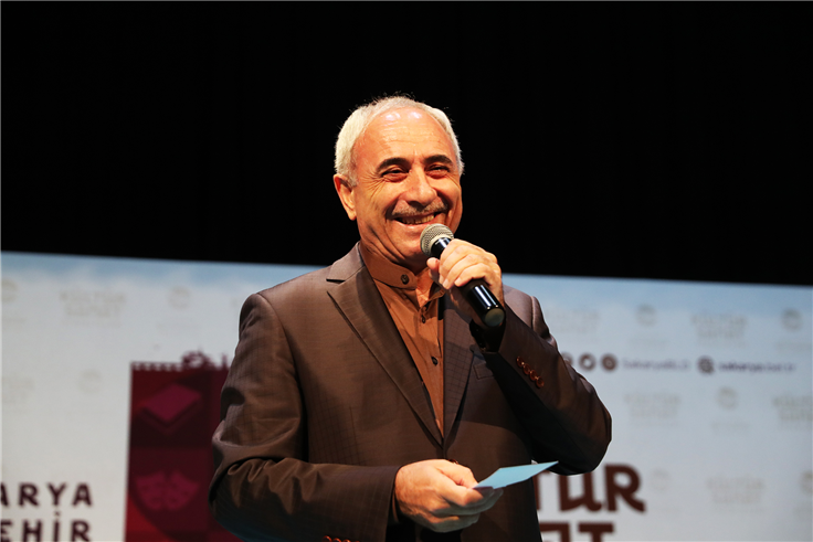Nurullah Genç gençlere başarının sırlarını anlattı