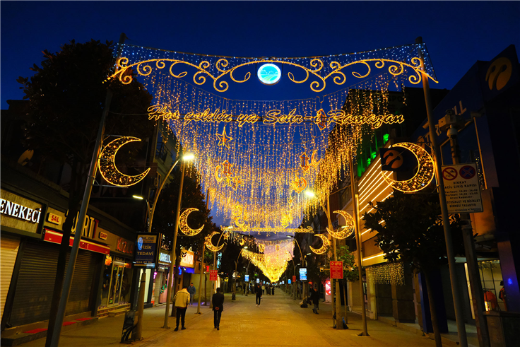 Çark Caddesi’nde ışıl ışıl Ramazan 