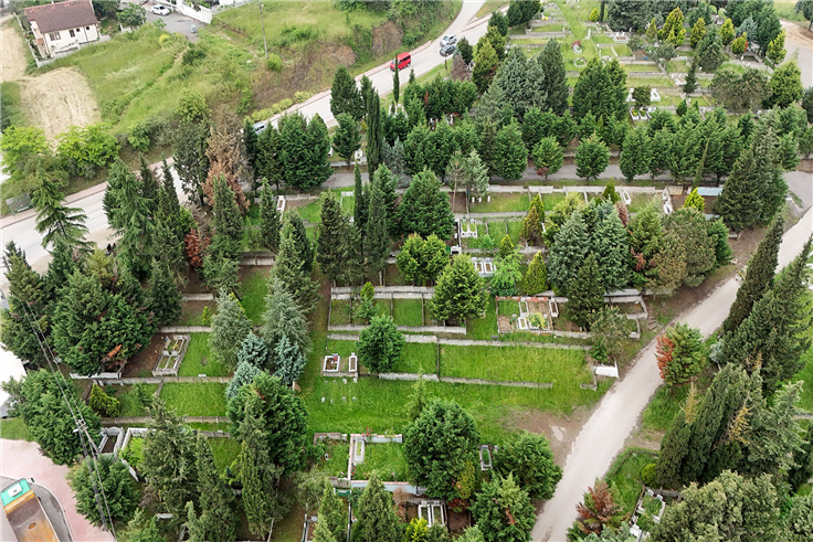 Büyükşehir’den mezarlıklarda bayram hazırlığı: 1500 mezarlıkta kapsamlı bakım yapıldı