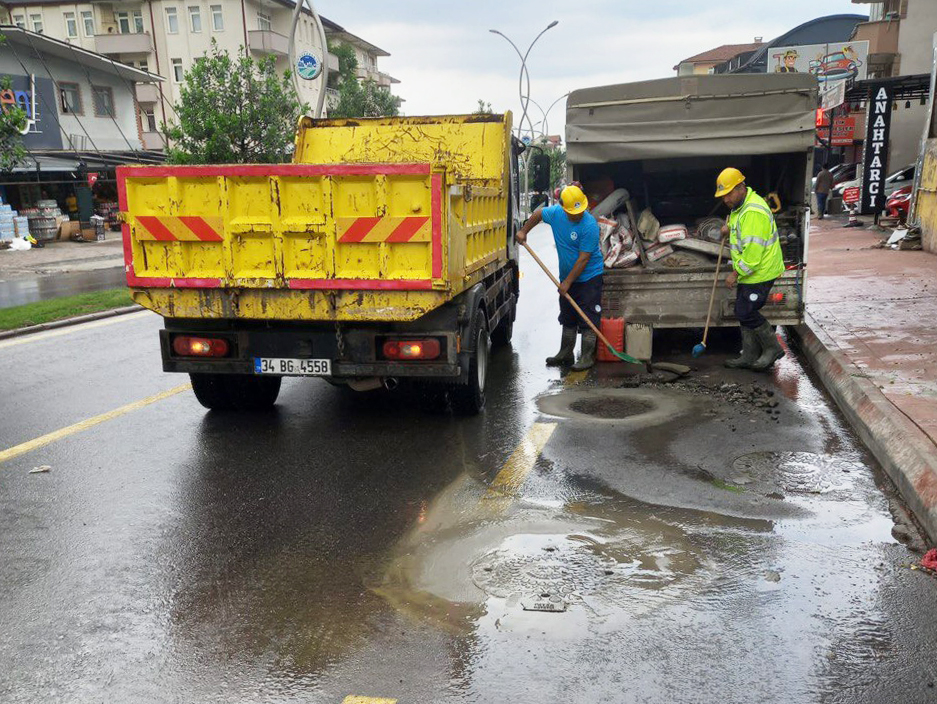 Kuvvetli yağışta Büyükşehir’den anında müdahale
